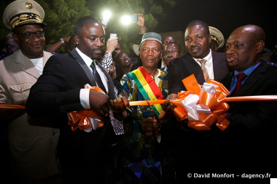 Ribbon cutting for the first electrified village, Tolomadi with village chief Samake Bakary
(Photo by Huffington Post)