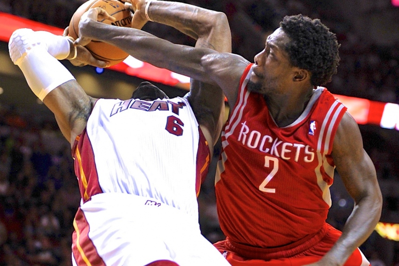 Pat Beverley (Rockets) stuffs LeBron James (Heat)