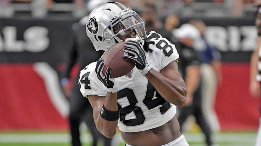 Antonio Brown catches the pass in his Raiders jersey. However, this would never happen in a regular game as he was released on September 7.